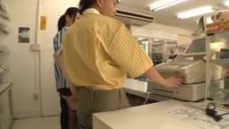 石川しずか ミニスカ美女のコンビニ店員