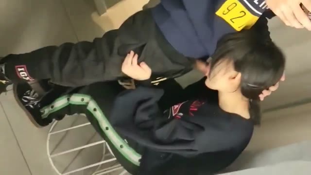 刚成年的小情侣ஐ让女友商场试衣间口交口爆 多视角拍摄 女友穿着学生装嫩出水