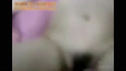 本物の近親相姦は叔父の不在を利用して叔母を酔わせ、こっそりパンティを脱がせて小さな黒いおっぱいを犯し