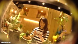 ショップ店員パンチラ2