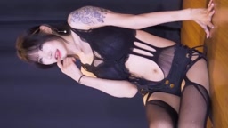 [4k]Girl Crush Model 의상을 입은 소녀는 모두의 시선을 사로잡는다