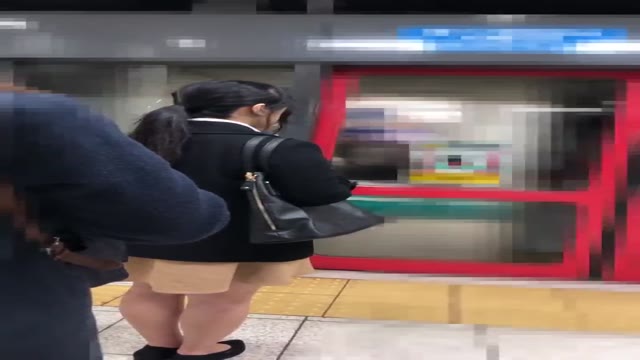 おっぱい痴漢