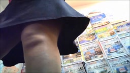 制服店員さんの逆さ撮り