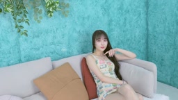 floral dress that looks prettier when model