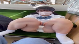 電車の対面盗撮