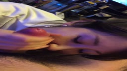 乳首ビンビンな激エロ人妻のねっとりフェラ