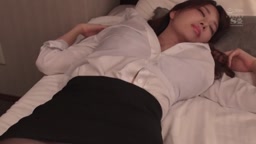 安齋らら OL