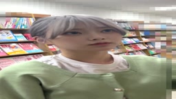 スリムな可愛い女の子のパンチラ
