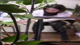 机下の開脚パンチ