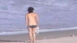 海に向かう露出