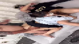 4535923 3P에 흥미가 있는 에로틱한 몸매의 여자가 섹스 룸으로 끌려가서 두 남자에게 연달아