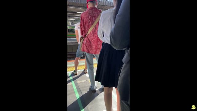梟の痴漢報告065（ツインテール制服女子に連日痴漢3回目！集団痴漢編