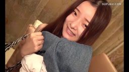 （無修正）美容学生にちょっと強引に。。初の中出し！