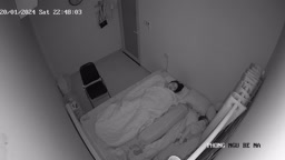 Young mum masturbates under the blanket