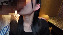 【神作確定】顔晒し！「でるでるでる…ッ！」出禁並みのハメ潮をするクジラ美女。スレンダー色白肌で愛嬌抜群。1mも吹き悶絶する彼女に2度の種付けプレス。。