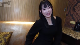 【神作確定】顔晒し！「でるでるでる…ッ！」出禁並みのハメ潮をするクジラ美女。スレンダー色白肌で愛嬌抜群。1mも吹き悶絶する彼女に2度の種付けプレス。。