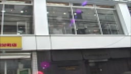 ご当地方言娘に途中でゴム外し生挿入2連発