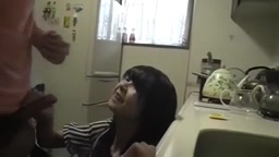 キッチンで奥さんにバックで中出し