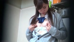 長身スリムで美形ビジュアルなJkのキッチンでのハードピストンオナニー隠撮♥