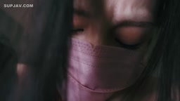 濃厚なザーメンを浴びせ、彼女の快感を高めて