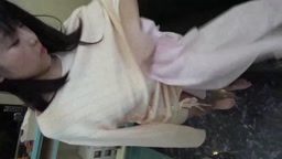 処女喪失から1か月…まだ痛いか！初々しい18歳女子大生がJ♥K制服姿で中出し♪今日も大量本気汁＆痙攣トロ～り♥ -