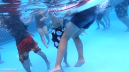 プール　みられないと てこきしている