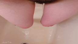 何度もちびって結局全部おもらし　自撮り