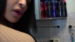 Arabisch-Deutsches Mädchen verdient als Prostituierte!