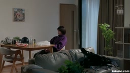 MIDV-824 いつも強気で男勝りなガテン系女上司の汗ばむ無防備おっぱいとふいに見せる寂しげな素顔に発情した僕は、欲望むき出し暴走ピストン 貪るようにハメ狂い中出ししま