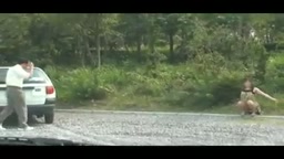 老人にノーパン見せつけ