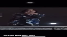 巨乳ライブチューブトップズレて乳出し1