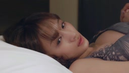 フミカ　乳首ポロリ