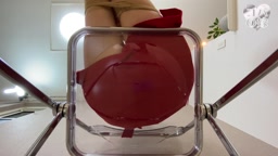 コバ嫁 直穿きパンスト 透明椅子