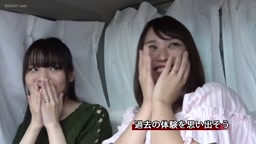 友達のクリトリスの皮をズル剥けにしてローターで遊ぶ女の子