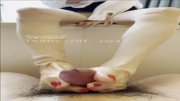 足コキ射精後に男の潮吹き