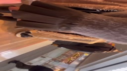 ショップ店員　逆さ