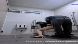 男子トイレで誘い受け1