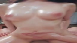 てかてか騎乗位