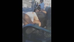 Puta durmiendo en el parque