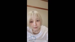 服の中に膝入れ