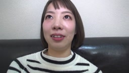 完全顔出し☆○丼屋で働くショートヘアの25歳