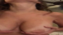 Mujer dormida exhibicionista 08