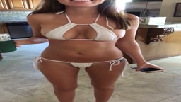 Mujer borracha exhibicionista 16