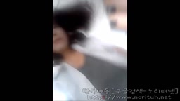 구글검색-노리터넷] 학교 화장실에서 보지까지 보여주는 변태녀