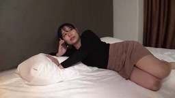 電話中、彼女はあなたに口の中で射精するように促します