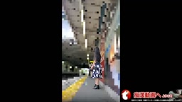 痴漢　黒シャツ