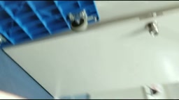 給湯準備中の受付嬢を