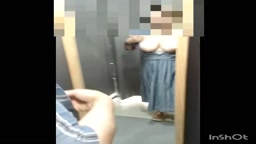 【妻動画】試着室でF