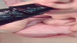 黒くて大きいディルドでオナニー♡