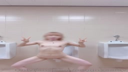 男子トイレ　露出2